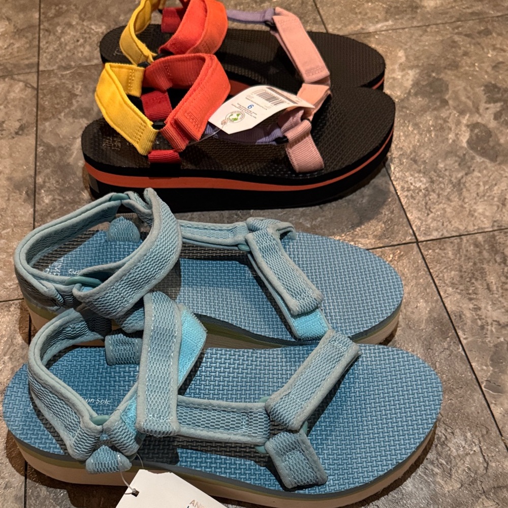 Time and Tru Women's Sandals in Blue and Pink
2 pairs